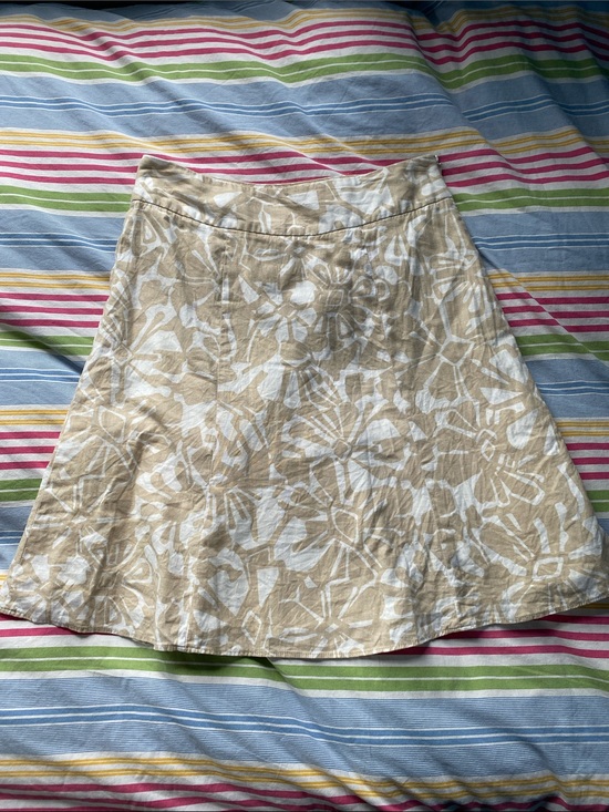 GAP Dresses & Skirts - GAP Beige and White Floral A-Line Skirt with Subtle Print